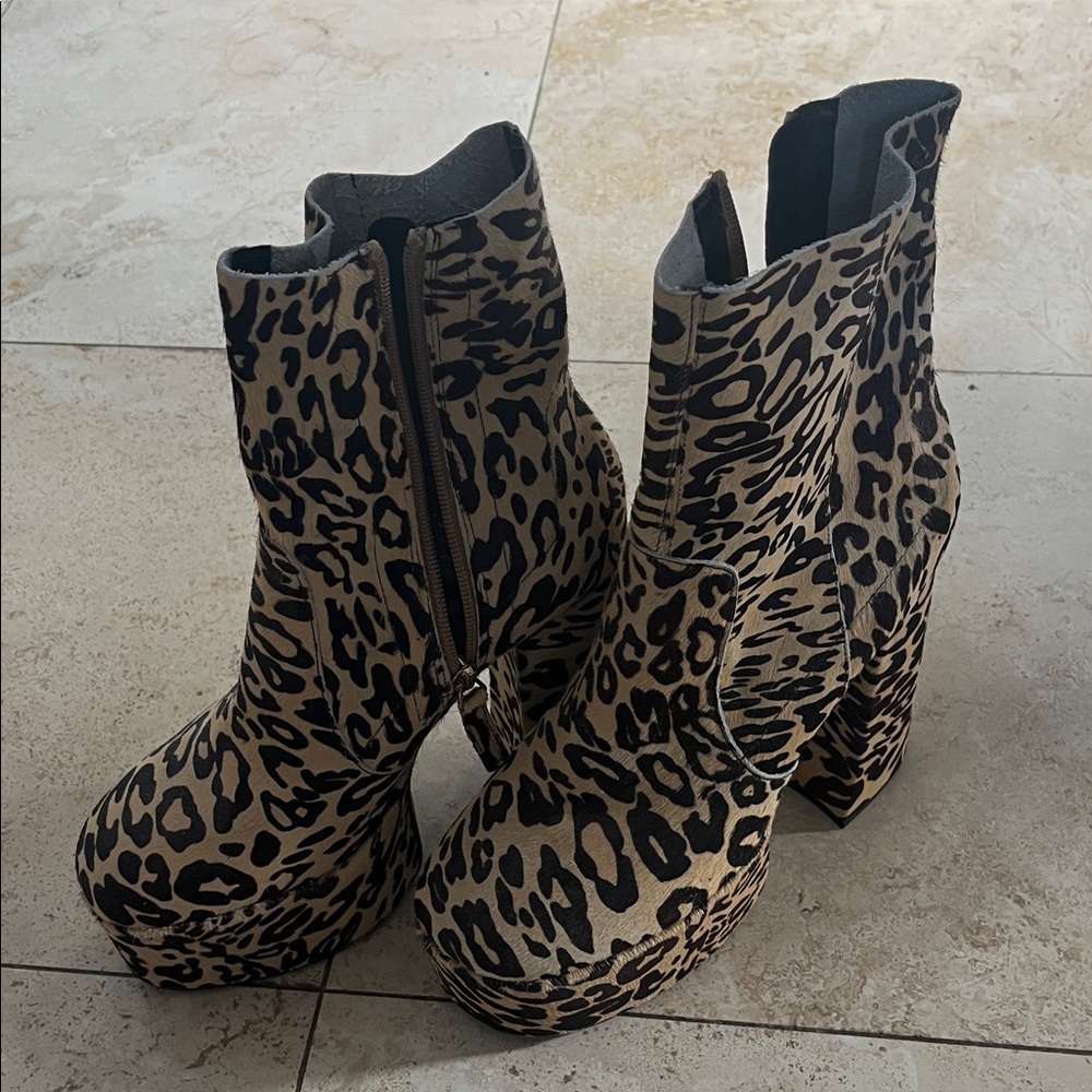 Topshop Leopard Print Platform Boots - Picture 3 of 6